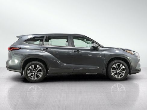 Used 2025 Toyota Highlander XLE AWD/4WD image 6
