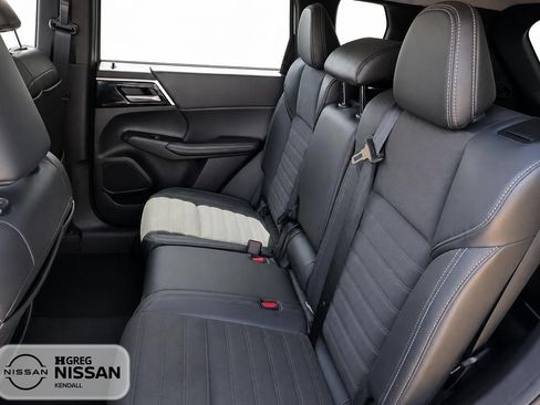 Used 2023 Mitsubishi Outlander SE AWD/4WD image 10