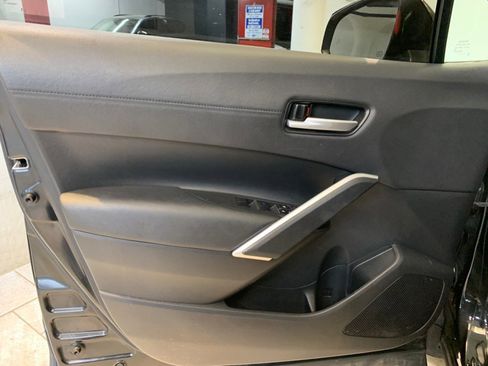 Used 2022 Toyota Corolla Cross XLE w/ Convenience Package image 13