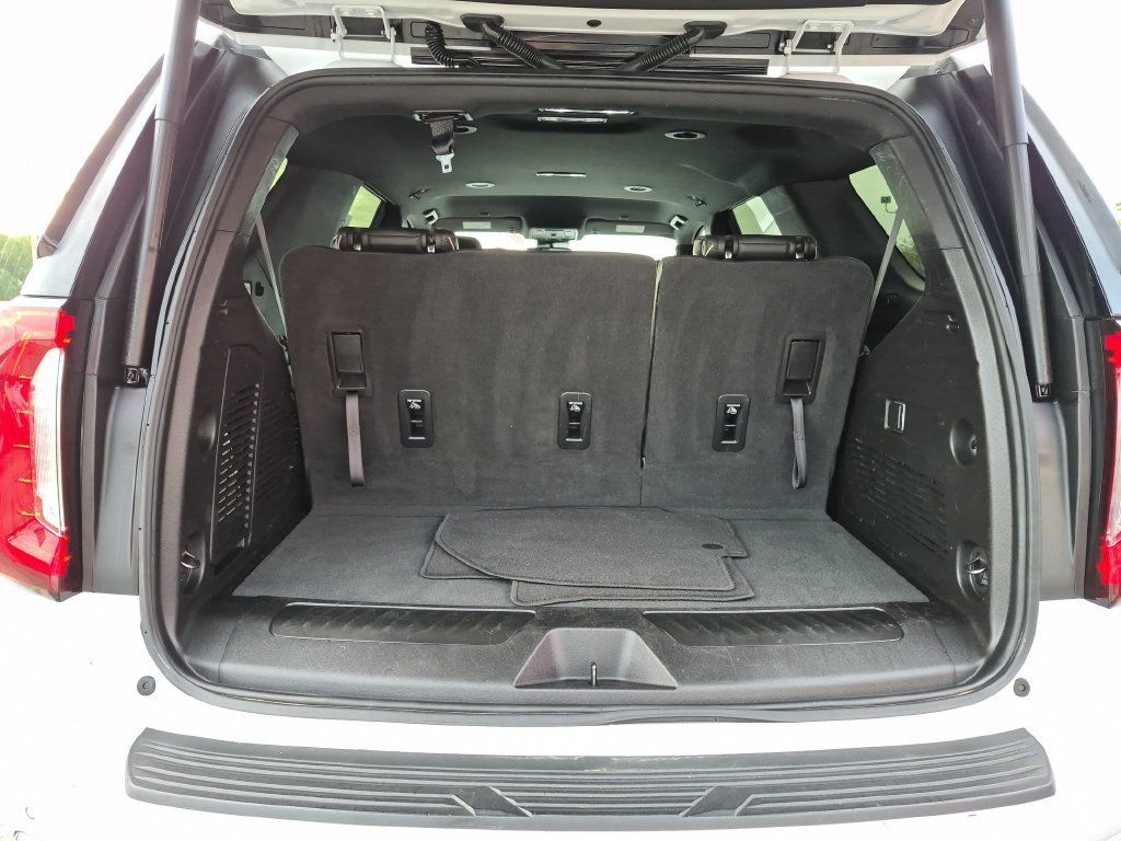 Used 2023 GMC Yukon SLT AWD/4WD image 30