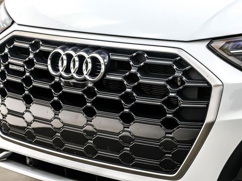 Used 2025 Audi Q5 e Premium Plus w/ Premium Plus Package image 14