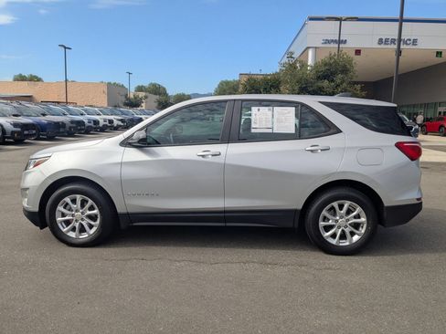 Used 2020 Chevrolet Equinox LS FWD image 2