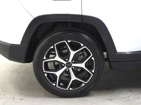 Certified 2025 Jeep Compass Limited AWD/4WD image 34