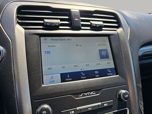 Used 2020 Ford Fusion SEL FWD image 9