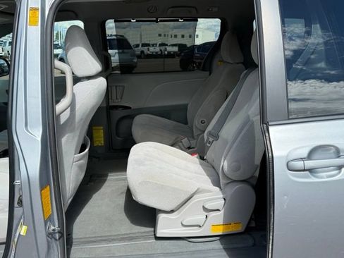 Used 2014 Toyota Sienna LE FWD image 14