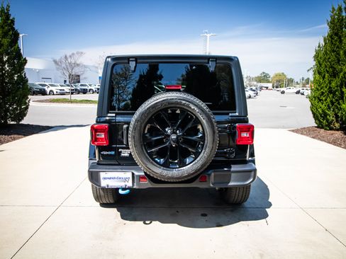 Used 2023 Jeep Wrangler Sahara image 9