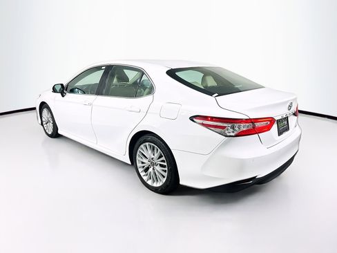 Used 2018 Toyota Camry XLE image 5