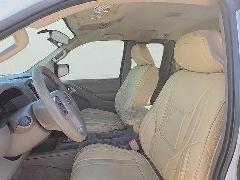 Used 2015 Nissan Frontier SV image 13