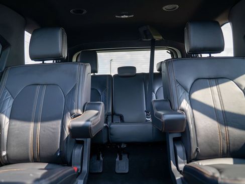 Used 2024 Ford Expedition Platinum image 22
