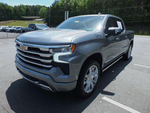 Used 2025 Chevrolet Silverado 1500 High Country AWD/4WD image 7