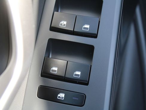 Used 2025 Kia Niro LX image 19