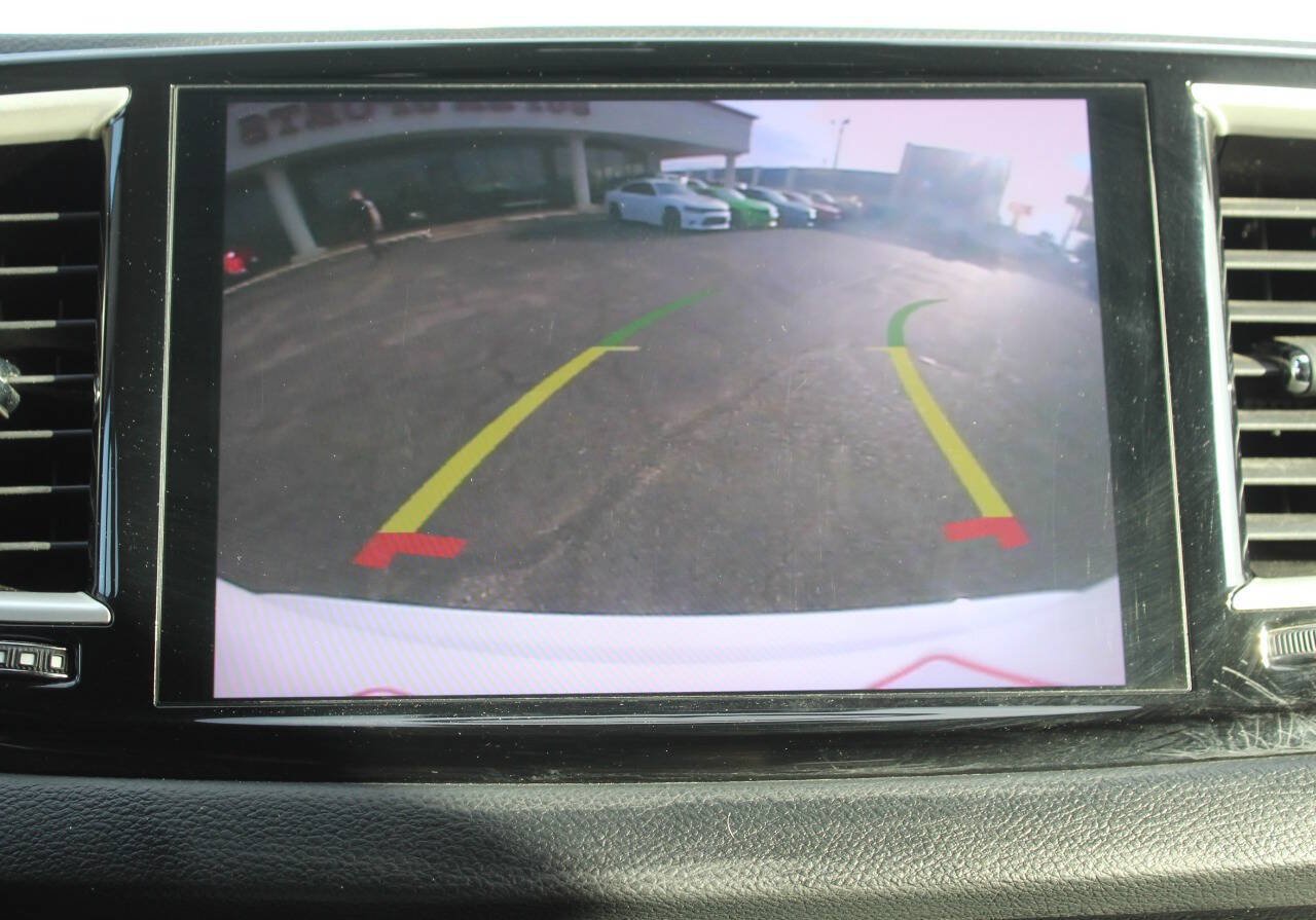 Used 2023 Chrysler Pacifica Touring-L FWD image 22