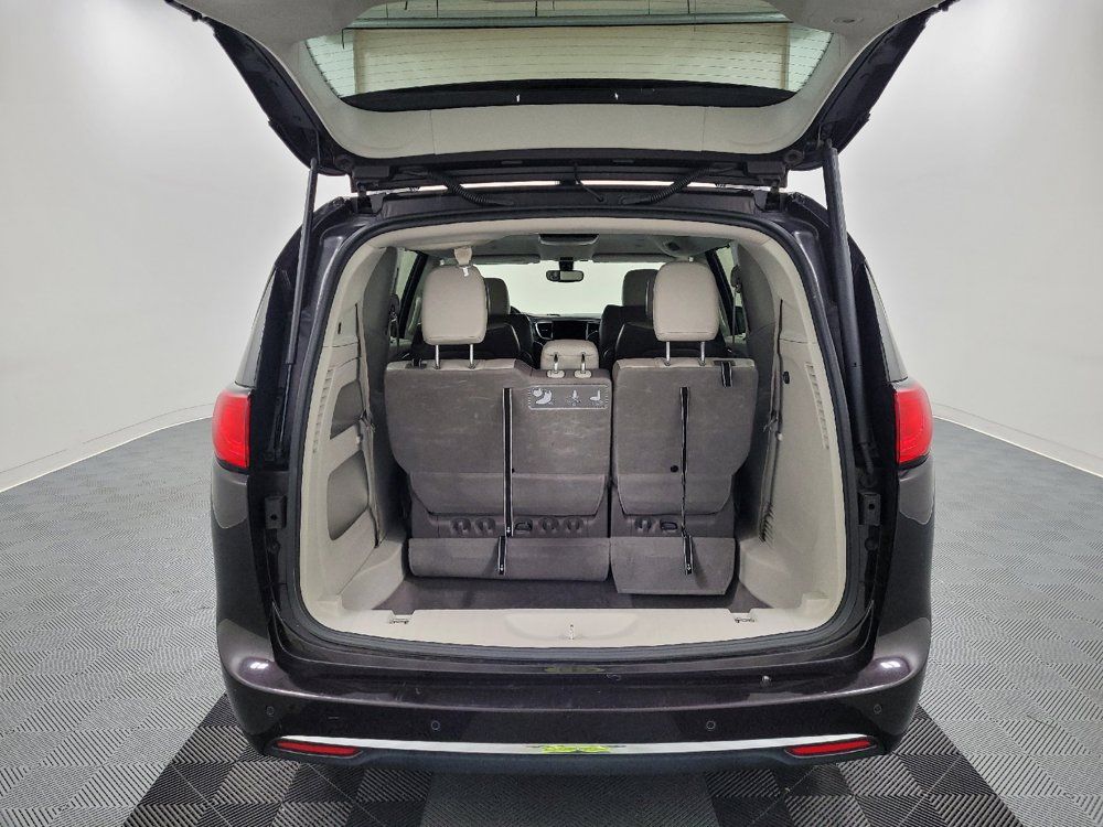 Used 2019 Chrysler Pacifica Touring-L FWD image 29