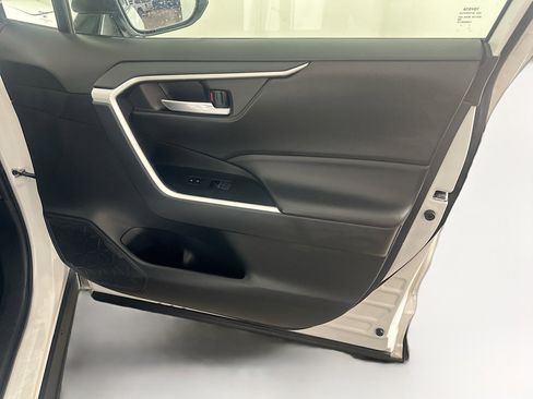 Used 2025 Toyota RAV4 XLE image 32