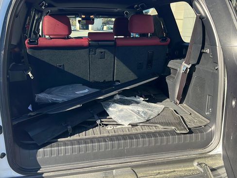 Used 2021 Lexus GX 460 Premium w/ Premium Package image 37