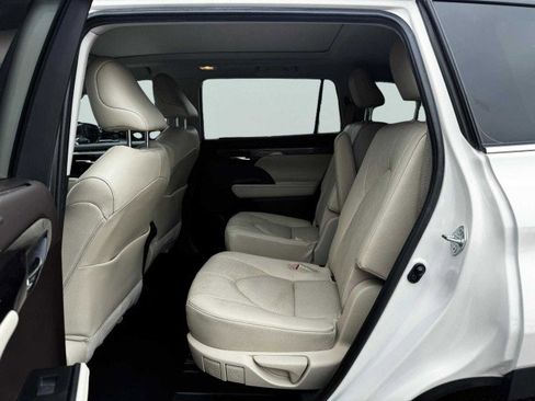 Used 2021 Toyota Highlander Platinum image 39
