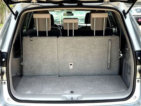 Used 2018 Toyota Highlander LE image 7