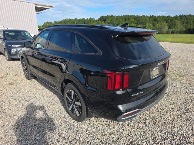 Certified 2023 Kia Sorento S FWD image 4