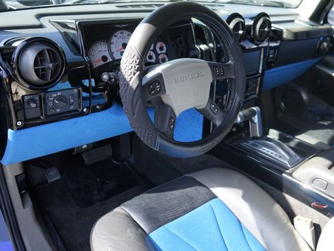 Used 2003 HUMMER H2 w/ Preferred Equipment Group image 17