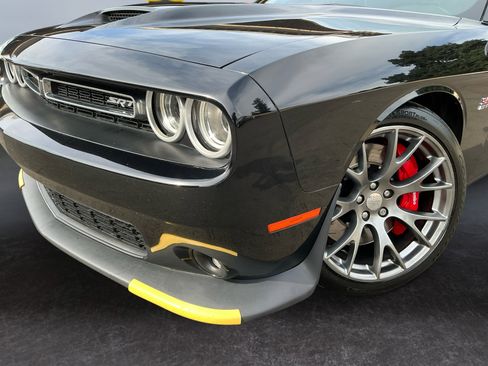 Used 2016 Dodge Challenger SRT image 9