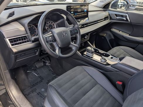 Used 2025 Mitsubishi Outlander SE AWD/4WD image 16