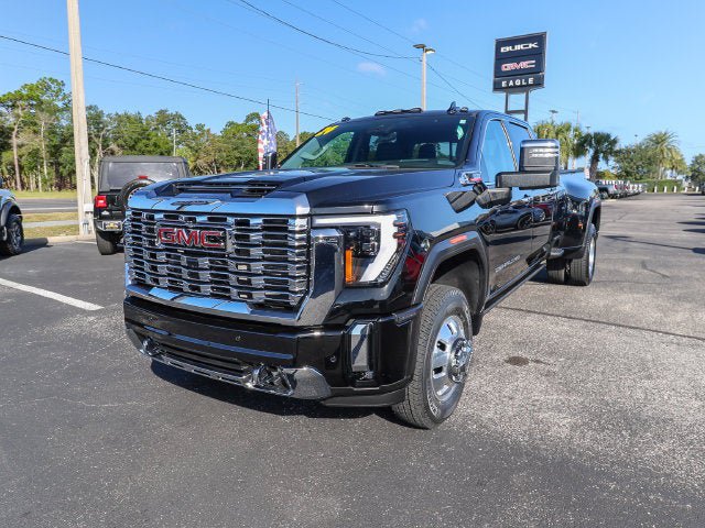 Used 2024 GMC Sierra 3500 Denali w/ Denali Reserve Package AWD/4WD image 3
