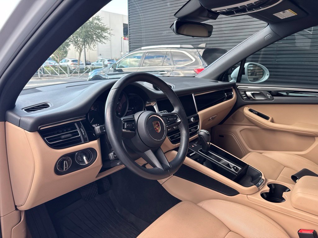 Certified 2024 Porsche Macan AWD/4WD image 8