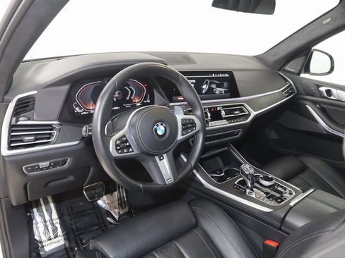 Used 2022 BMW X7 M50i image 32