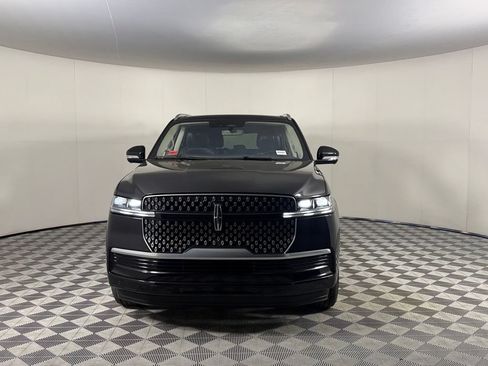 Used 2025 Lincoln Navigator L Reserve AWD/4WD image 4