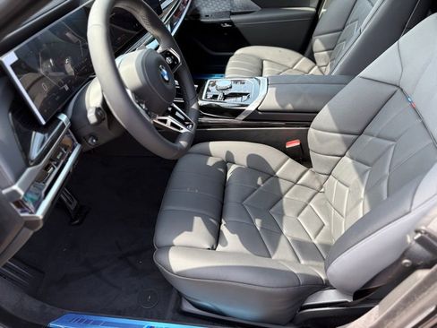 Used 2025 BMW 760i xDrive image 13