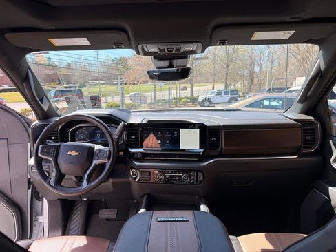 Used 2024 Chevrolet Silverado 2500 High Country w/ Technology Package image 21