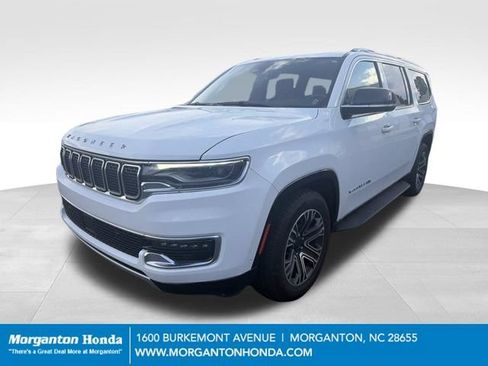 Used 2024 Jeep Wagoneer L Series II w/ Flexible Seating Group AWD/4WD image 3