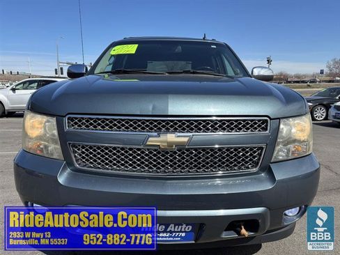 Used 2011 Chevrolet Avalanche LS w/ Regional Value Package AWD/4WD image 2
