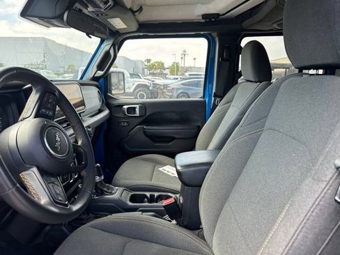 Used 2024 Jeep Wrangler Unlimited AWD/4WD image 9