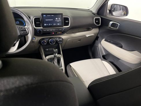 New 2025 Hyundai Venue SEL image 17