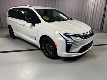 New 2027 Chrysler Pacifica Select