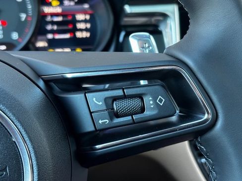 Certified 2026 Porsche Macan AWD/4WD image 16