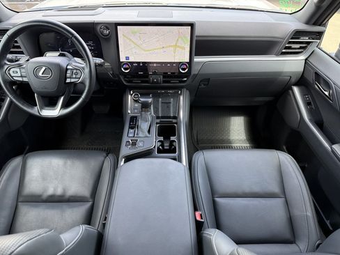 Used 2024 Lexus GX 550 w/ Accessory Package (31) AWD/4WD image 34