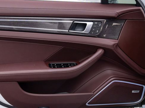 Used 2023 Porsche Panamera 4 Platinum Edition image 14