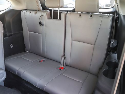 Used 2023 Toyota Highlander Limited FWD image 19