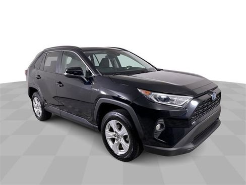 Used 2021 Toyota RAV4 XLE image 2