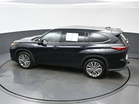 Used 2022 Toyota Highlander Platinum AWD/4WD image 40