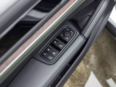 Certified 2024 Porsche Cayenne Coupe AWD/4WD image 27