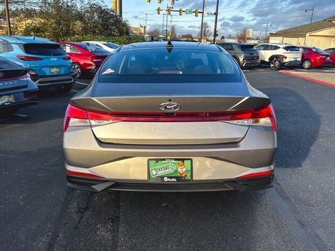 Certified 2023 Hyundai Elantra SEL image 8