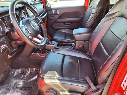Used 2018 Jeep Wrangler Unlimited Sahara w/ Cold Weather Group AWD/4WD image 20
