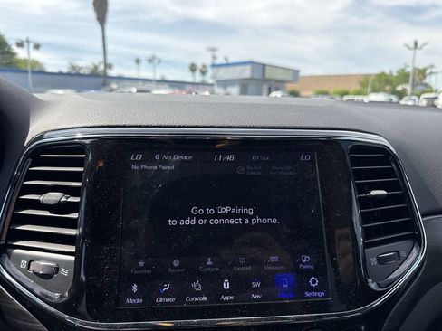 Used 2020 Jeep Grand Cherokee Altitude image 12