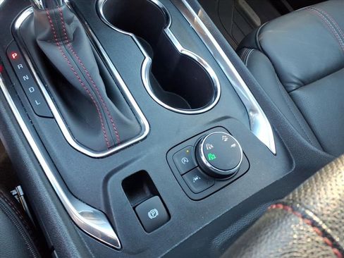 Used 2023 Chevrolet Traverse RS image 25