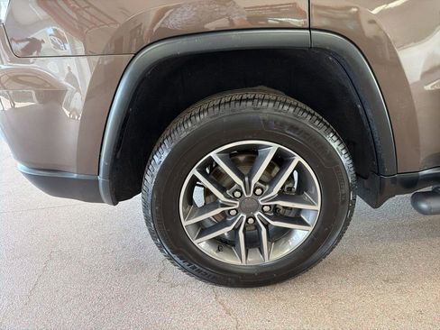 Used 2020 Jeep Grand Cherokee Limited AWD/4WD image 29
