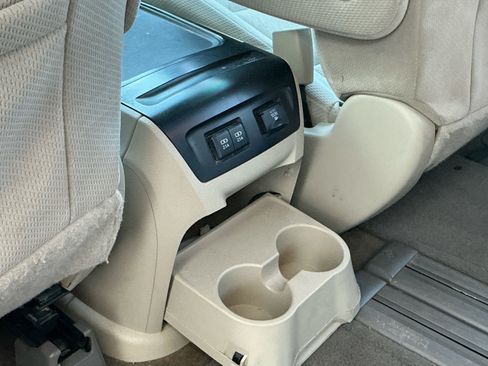 Used 2018 Toyota Sienna LE w/ Carpet Mat Package FWD image 30