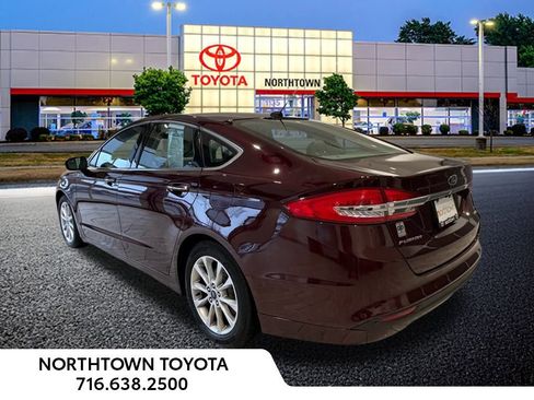 Used 2017 Ford Fusion SE image 3